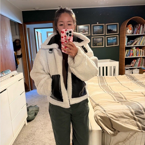 Levi's Reversible Vegan Leather/Sherpa Jacket - Picture 2 of 10